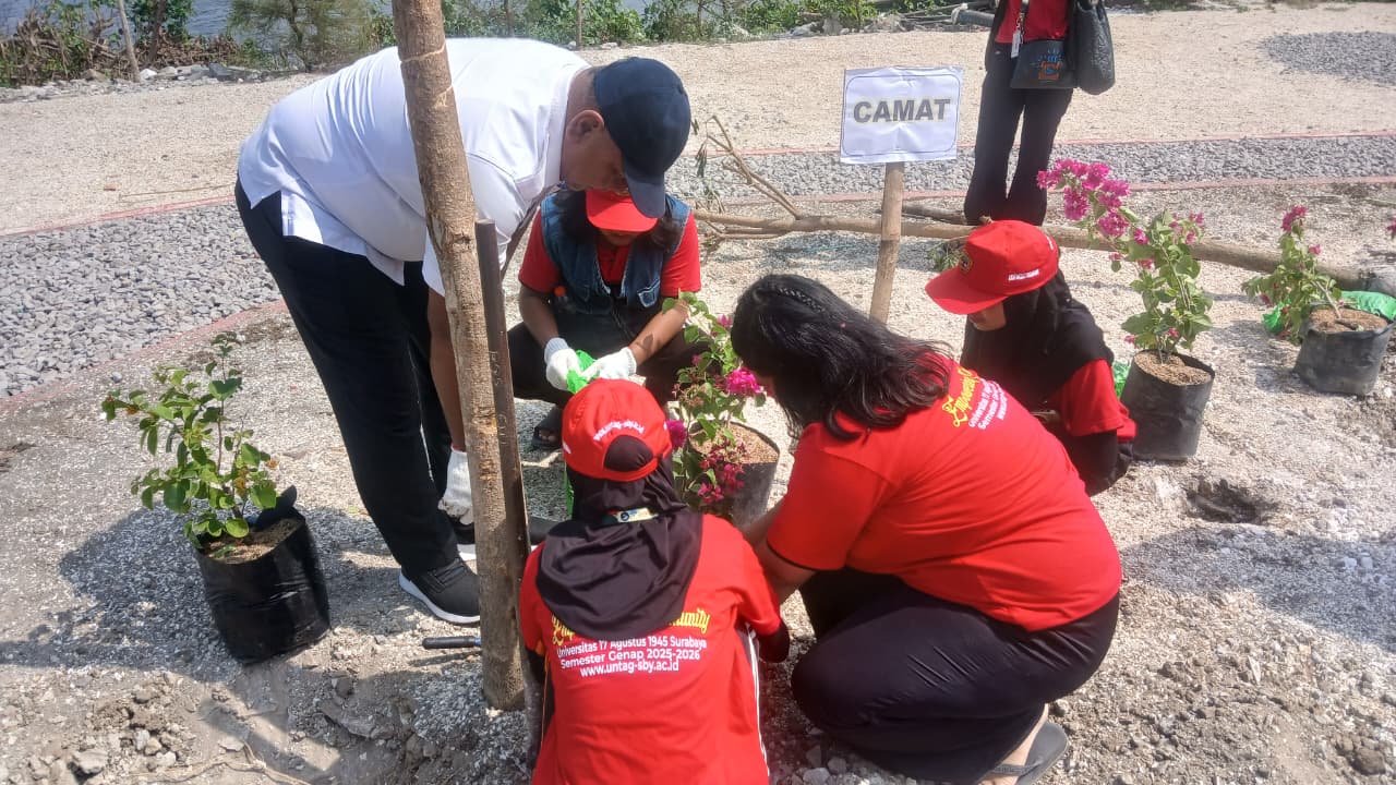 memperingati-hari-mangrove-sedunia-di-desa-randuboto-melalui-kegiatan-penanaman-10-000-pohon-mangrove